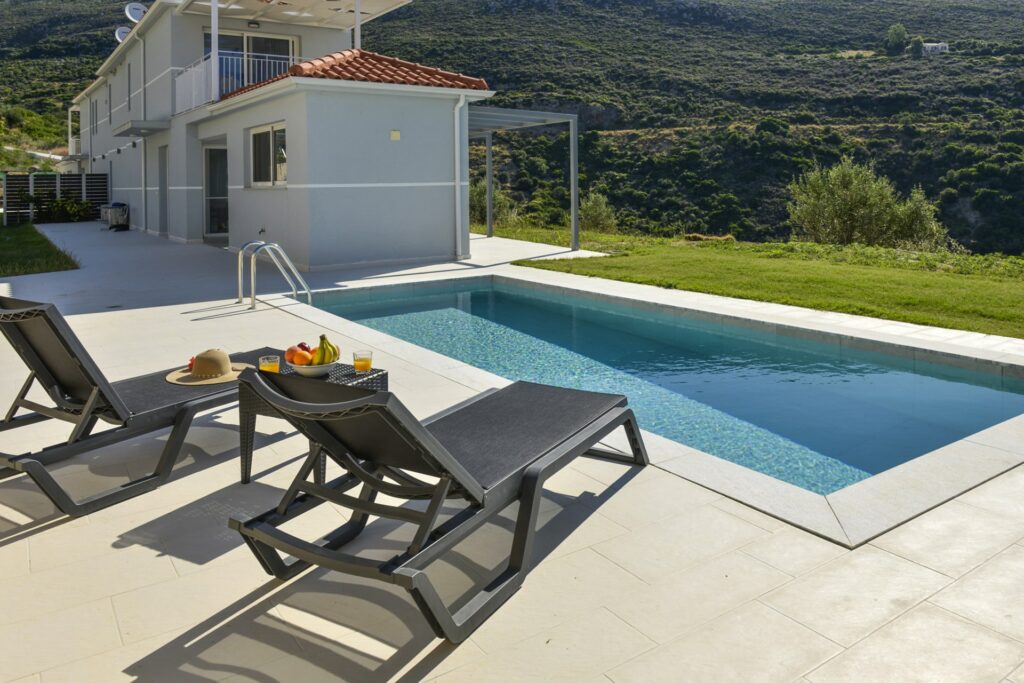 The_View_Villa_Pool_Day_01-min