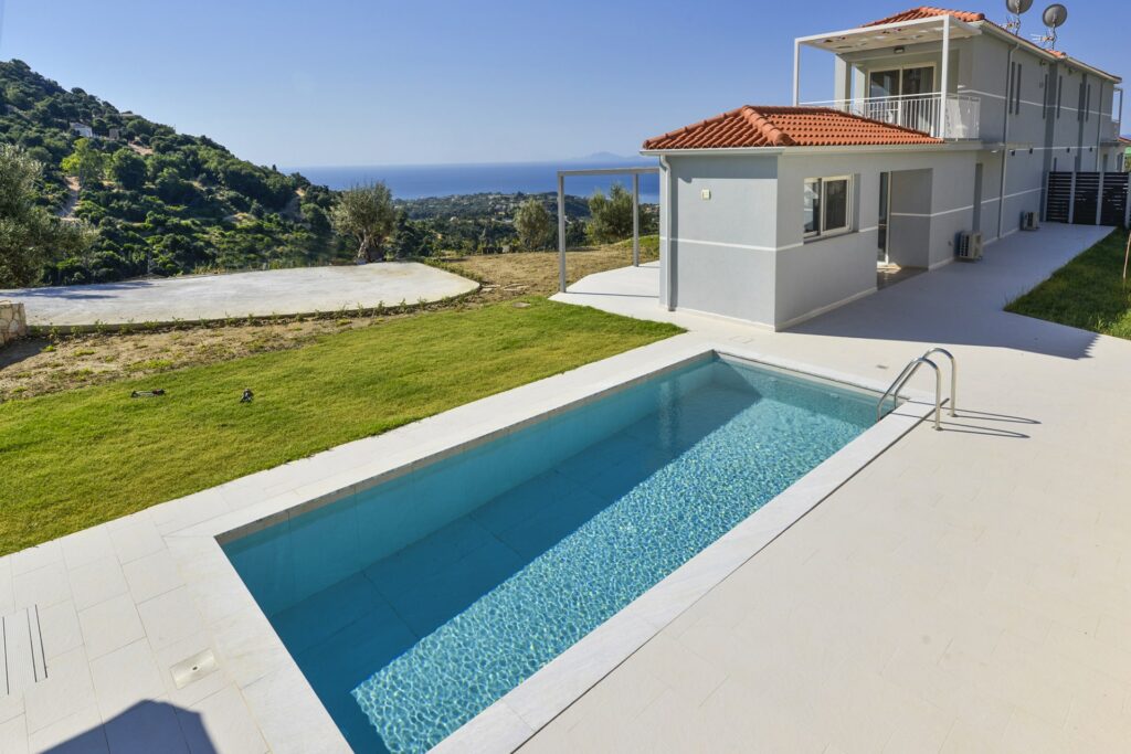 Gold_Sun_Villa_Pool_Day_09-min